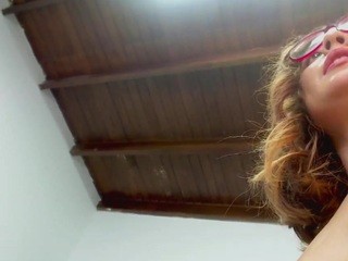 April-thompson nude on cam – live sex chat