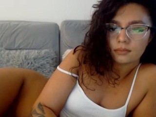 Carolinedoll nude on cam – live sex chat