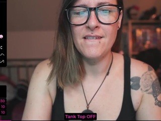 Gennyrock nude on cam – live sex chat