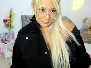 Kriss nude on cam – live sex chat