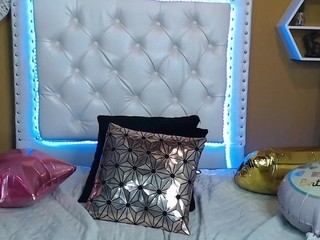 Mill-blue nude on cam – live sex chat