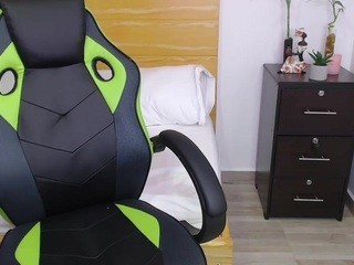 Larasweet-x nude on cam – live sex chat