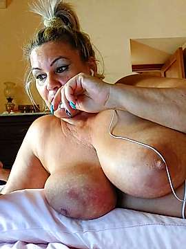 CRHYSTEL nude pussy Live Sex Chat & Recorded Videos