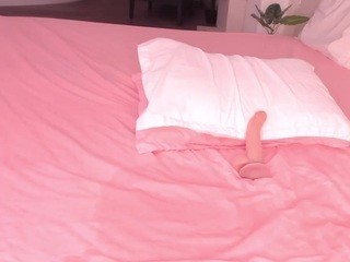 Powergirl Gwen nude on cam – live sex chat