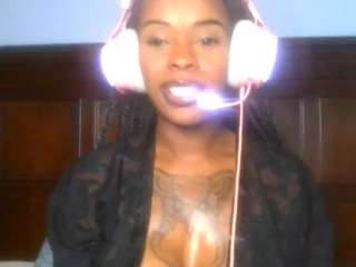 MissHoneyJuju nude is waiting to chat with you live for FREE