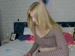 Sofie-Snowcat nude is waiting to chat with you live for FREE