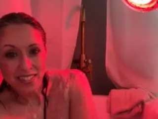 Butterfly Bush nude is waiting to chat with you live for FREE