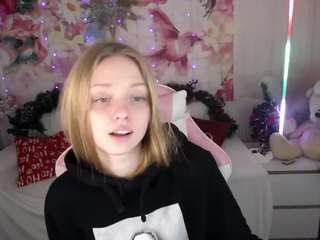 LauraCherrys nude is waiting to chat with you live for FREE