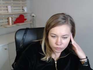 Holly95love nude is waiting to chat with you live for FREE