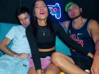 Kyrieworld nude is waiting to chat with you live for FREE