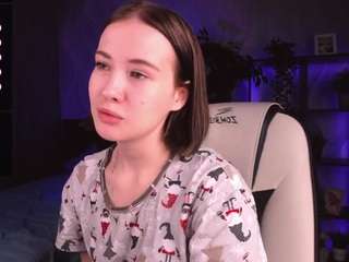 LillySparkle nude is waiting to chat with you live for FREE