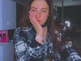 Maryana-LiL nude is waiting to chat with you live for FREE
