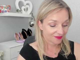 AliciaGoddess85 nude is waiting to chat with you live for FREE