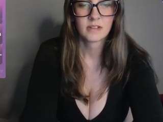 BustyHousewife nude is waiting to chat with you live for FREE