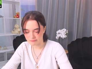 Elizabet-cool nude is waiting to chat with you live for FREE