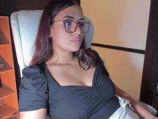 Emmatorrees nude is waiting to chat with you live for FREE