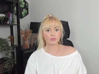 GinaTasty nude is waiting to chat with you live for FREE