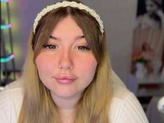PrincessDi nude is waiting to chat with you live for FREE