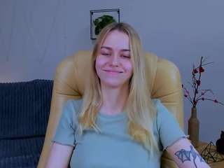 Britney-silver nude is waiting to chat with you live for FREE