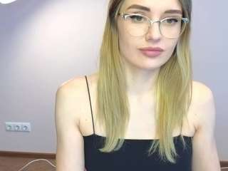 Caaarolline nude is waiting to chat with you live for FREE