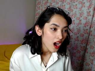 LoisKyong nude is waiting to chat with you live for FREE