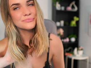 SkylaNoveaa nude is waiting to chat with you live for FREE