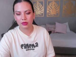 Lisa-purple nude is waiting to chat with you live for FREE