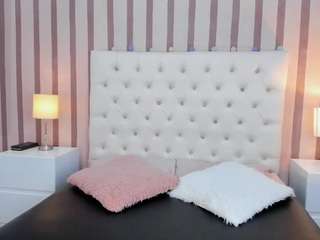 Amberr-rosse nude is waiting to chat with you live for FREE