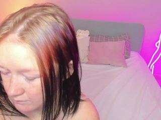 Sara-Moor nude is waiting to chat with you live for FREE