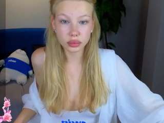 Sarra nude is waiting to chat with you live for FREE