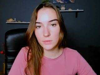 Luna-candy nude is waiting to chat with you live for FREE