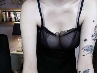 MadelinexLove nude is waiting to chat with you live for FREE