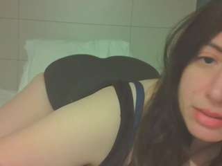 Makeup Less nude is waiting to chat with you live for FREE