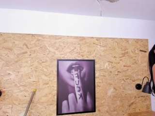 Sexxy-naomi nude is waiting to chat with you live for FREE
