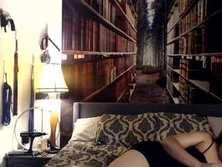 NerdyAmazon nude is waiting to chat with you live for FREE