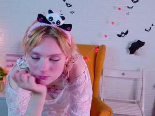 ZoeBang nude is waiting to chat with you live for FREE