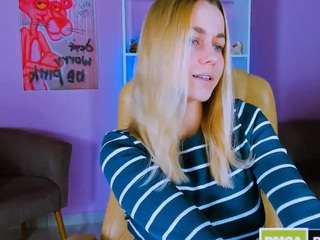 Merlin-gree nude is waiting to chat with you live for FREE