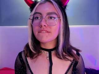 Mila-mendoza nude is waiting to chat with you live for FREE