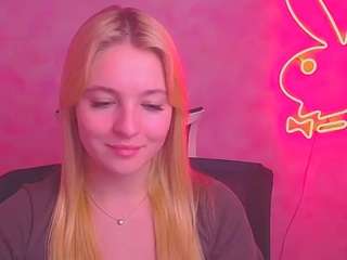 AnnetMur nude is waiting to chat with you live for FREE
