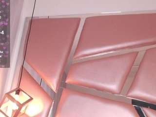 Ariana-Velvet nude is waiting to chat with you live for FREE