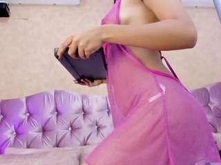 DACNIS nude is waiting to chat with you live for FREE
