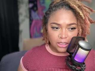 GoddessLondi nude is waiting to chat with you live for FREE