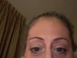Babydoll Gem nude is waiting to chat with you live for FREE
