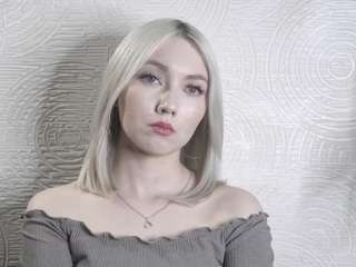 GladysApplebee nude is waiting to chat with you live for FREE