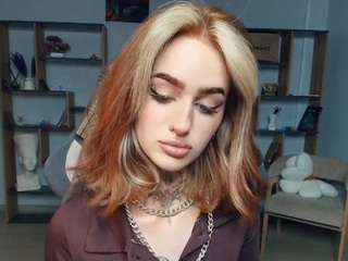 LynnCordner nude is waiting to chat with you live for FREE