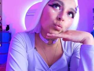 Marcy Sexy Skinny nude is waiting to chat with you live for FREE
