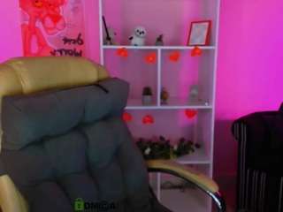Zofia-candy nude is waiting to chat with you live for FREE