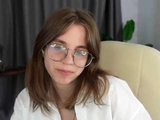 BereniceCresswell nude is waiting to chat with you live for FREE