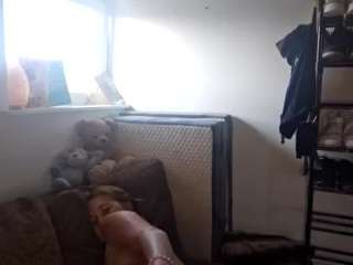 Hanny Louisa nude is waiting to chat with you live for FREE