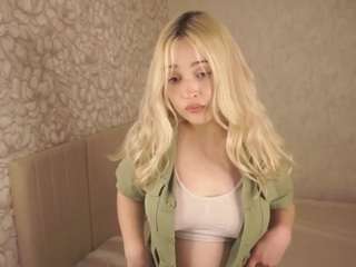 HollisBlaze nude is waiting to chat with you live for FREE